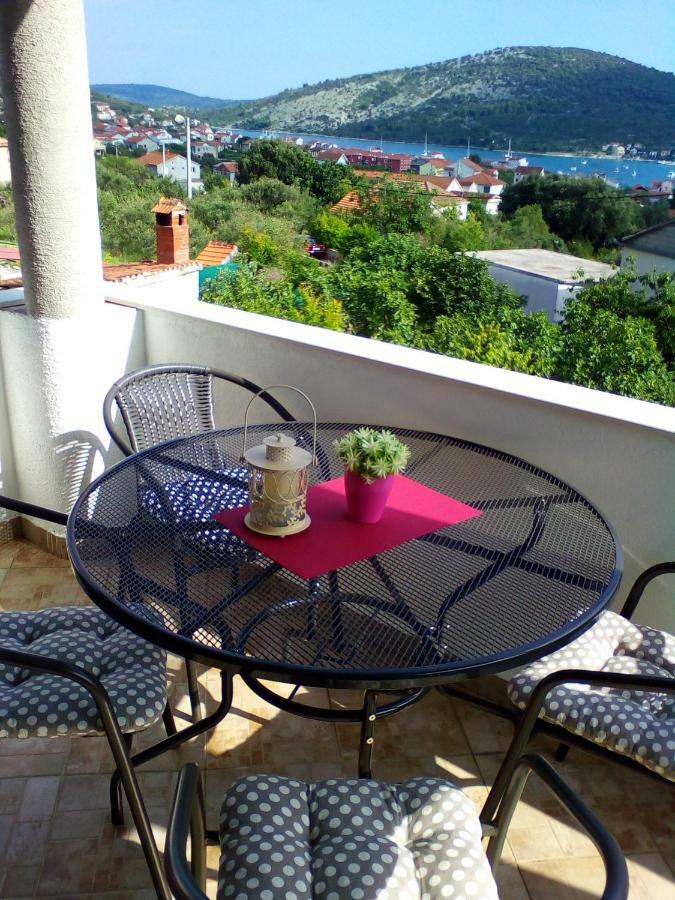 Apartment Silvija Vinisce Exterior photo